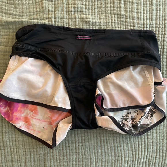 LuluLemon Speed It Up 2.5” Short - Picture 5 of 6